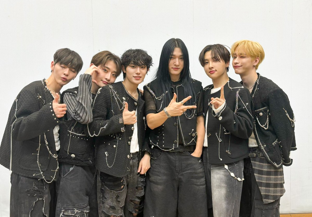 [#Photo/📷]

240112 온리원오브
[Things I Can’t Say LOve] 발매 기념 팬사인회 

#OnlyOneOf #온리원오브
#ThingsICantSayLOve #dOpamine