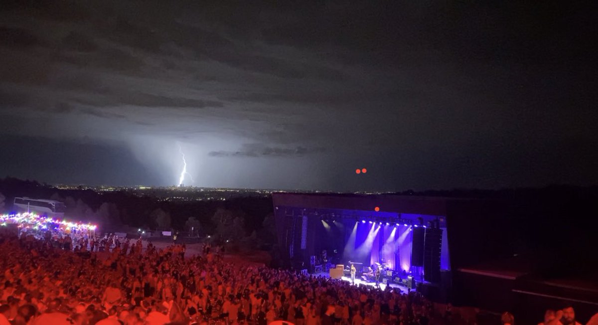 MJODaleigh's tweet photo. @teskeybrothers at the Redhill Auditorium - amazing show and nature put on an amazing light show too 👏🏻 https://t.co/XLCG6znfEq