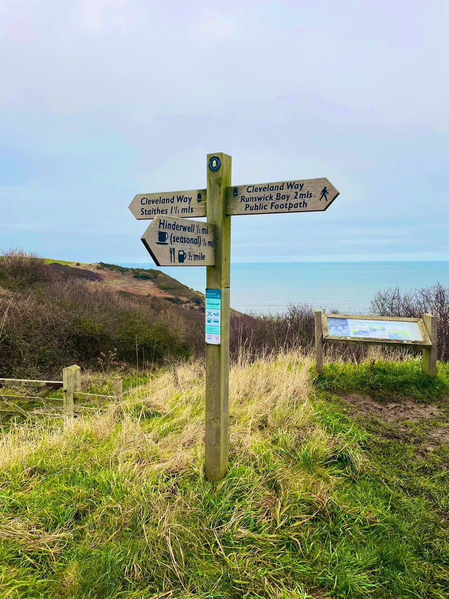 Bit of a grey and muddy one today  #fingerpostfriday 🐾🥾 #walking #outdoors #clevelandway #northyorks #yorkshirecoast #clevelandway