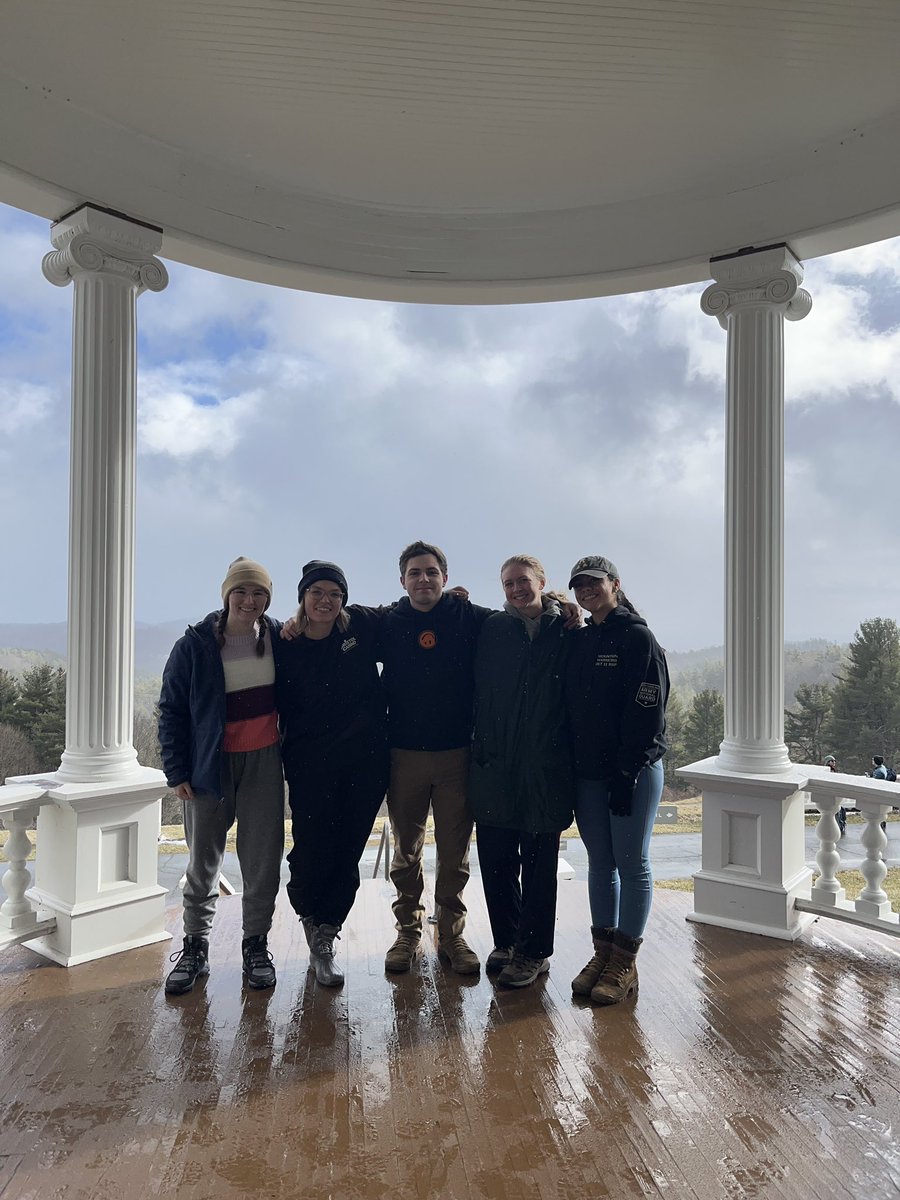 abbyzab01's tweet photo. a week well spent with my 4(!) best friends!! https://t.co/ow4px6sKey