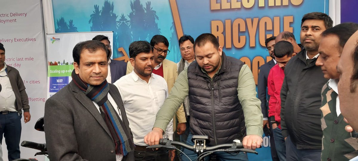 BiharTransport's tweet photo. आज मा० ���प मुख्यमंत्री श्री @yadavtejashwi ने होटल मौर्या में आयोजित #BiharEVConclave में लगे वाहनों के स्टॉल का निरीक्षण किया। इस दौरान इलेक्ट्रिक साइकिल की सवारी की तथा इलेक्ट्रिक वाहन की खूबियों को भी जाना। मौके पर परिवहन सचिव भी मौजूद रहें।
#BiharTransportDept #TejashwiYadav https://t.co/ukCXiLLg4A