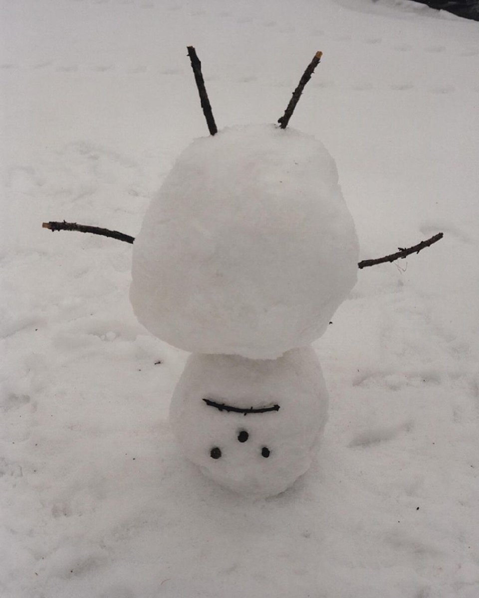 The season of winter inherently includes snow. That's the essence! Crafting a snowman is a winter activity that brings joy. I am completely certain of it, and voila~! I've crafted one too! ☃️❄️