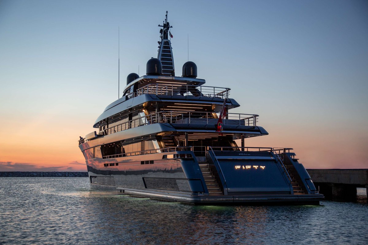 FerrettiGroup's tweet photo. With the Riva 50METRI, the sea and sky acquire an even grander scale like a canvas painted with the colours of tranquillity, as a new sense of freedom blooms.

#FerrettiGroup #KeepBuildingDreams #ProudToBeItalian 🇮🇹 #MadeInItaly 
https://t.co/k2bU9WykGd https://t.co/GHqNiFYEUI