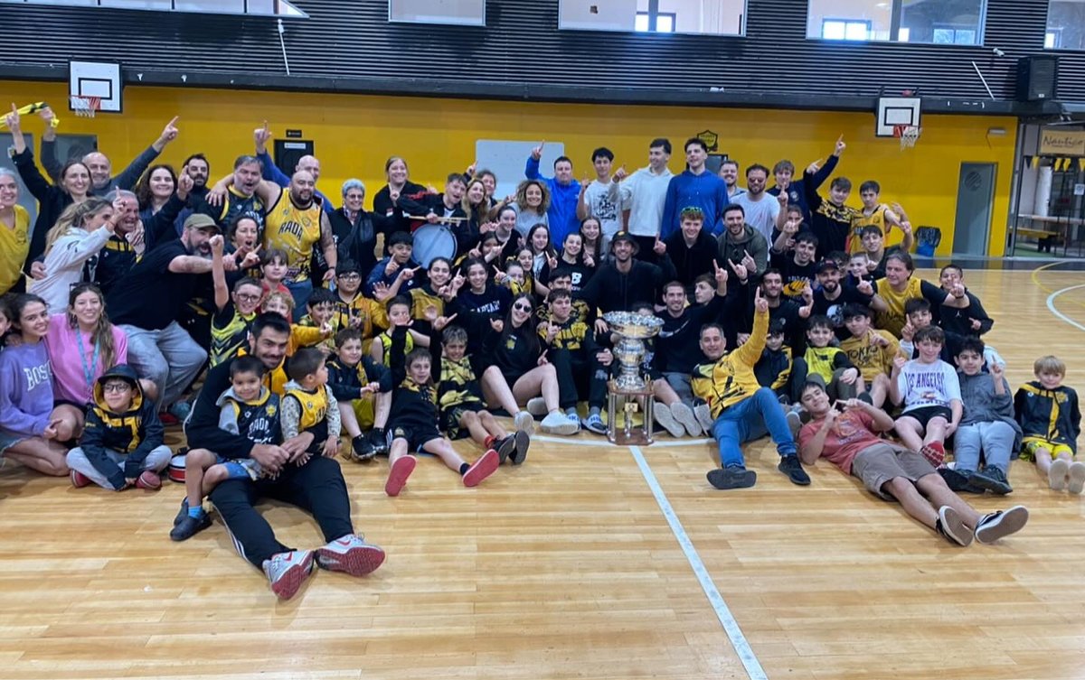 #LigaFederal | Insólito: Náutico Rada Tilly pagó para jugar la Liga Federal y la CAB los borró del mapa

👉 El equipo chubutense recibió un baldazo de agua fría, cuando se enteró que no podrá jugar la tercera categoría del país.

✍️ <a href="/PdCampeon/">Pasta de Campeón</a> 

🖇️ lineadetres.com/insolito-nauti…