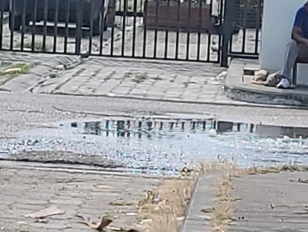 michel_1920's tweet photo. @interagua buenas tardes revisar las alcantarillas en la ciudadela villa España 1 x la calle de créditos económicos están desbordadas ocasionando mal olor https://t.co/fAoG1SZoQg