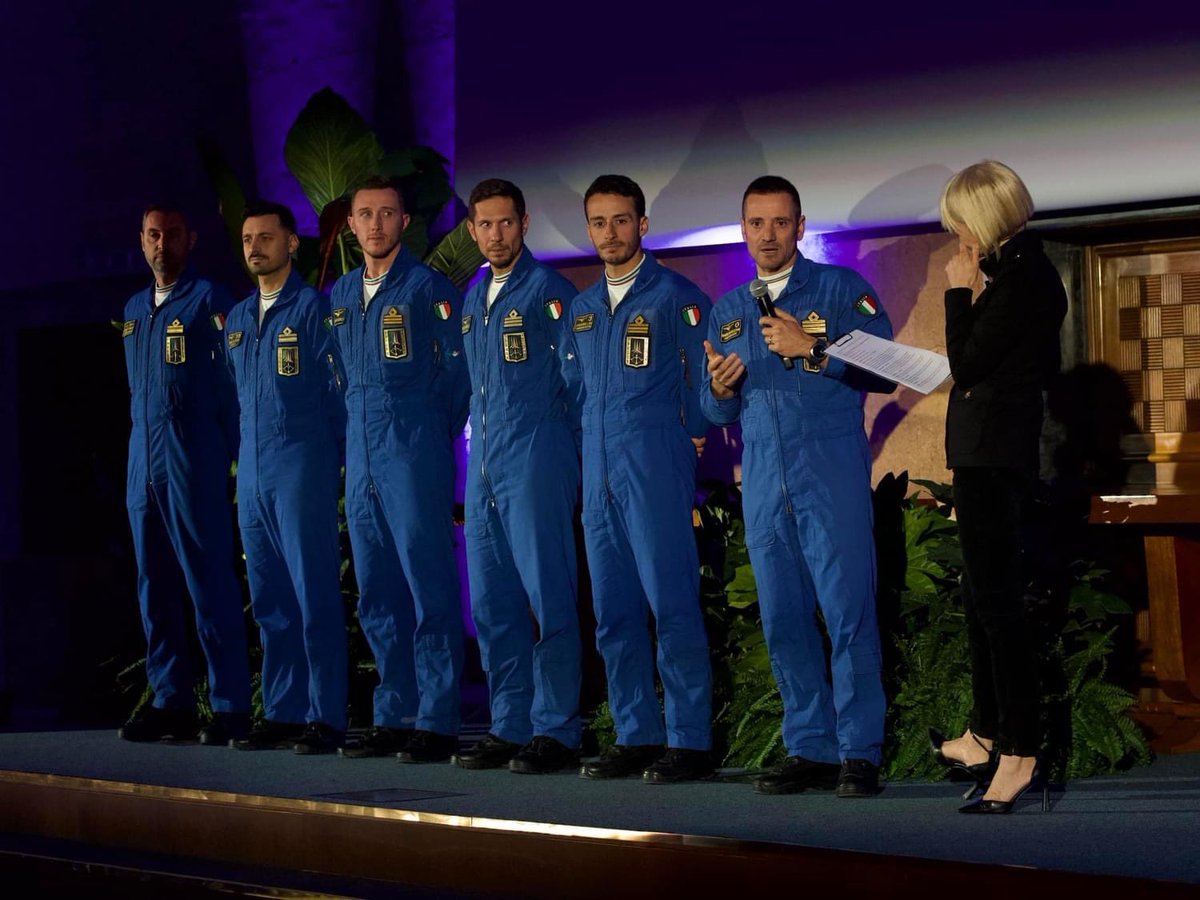 g_alfano's tweet photo. 20 anni di storia per il brand moda @ItalianAirForce. L’azienda Cristiano di Thiene SpA, licenziataria del marchio da parte di @Difesa_Servizi, ha festeggiato questo anniversario con l’evento che si è svolto a Firenze presso l’istituto di Scienze Militari Aeronautiche. https://t.co/ngrBW8pvOi