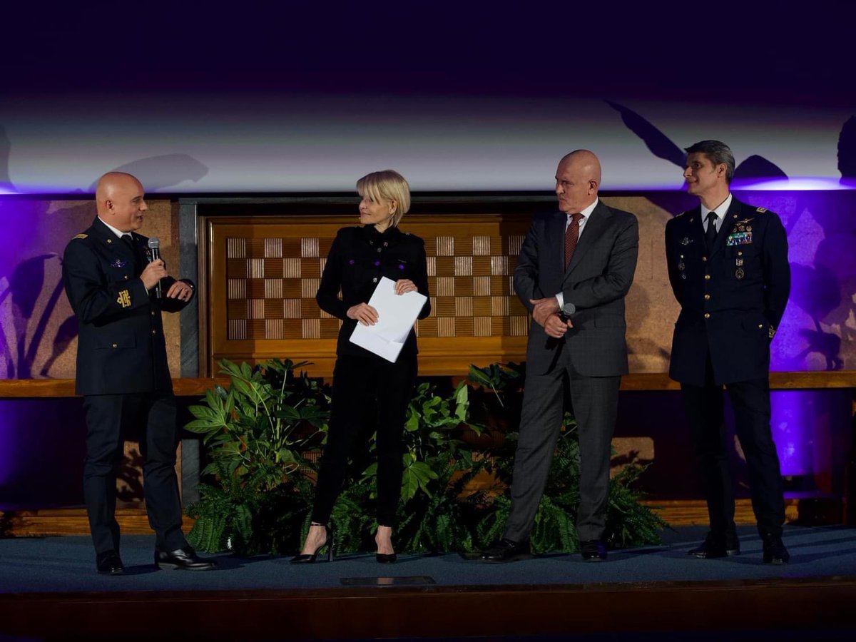 g_alfano's tweet photo. 20 anni di storia per il brand moda @ItalianAirForce. L’azienda Cristiano di Thiene SpA, licenziataria del marchio da parte di @Difesa_Servizi, ha festeggiato questo anniversario con l’evento che si è svolto a Firenze presso l’istituto di Scienze Militari Aeronautiche. https://t.co/ngrBW8pvOi
