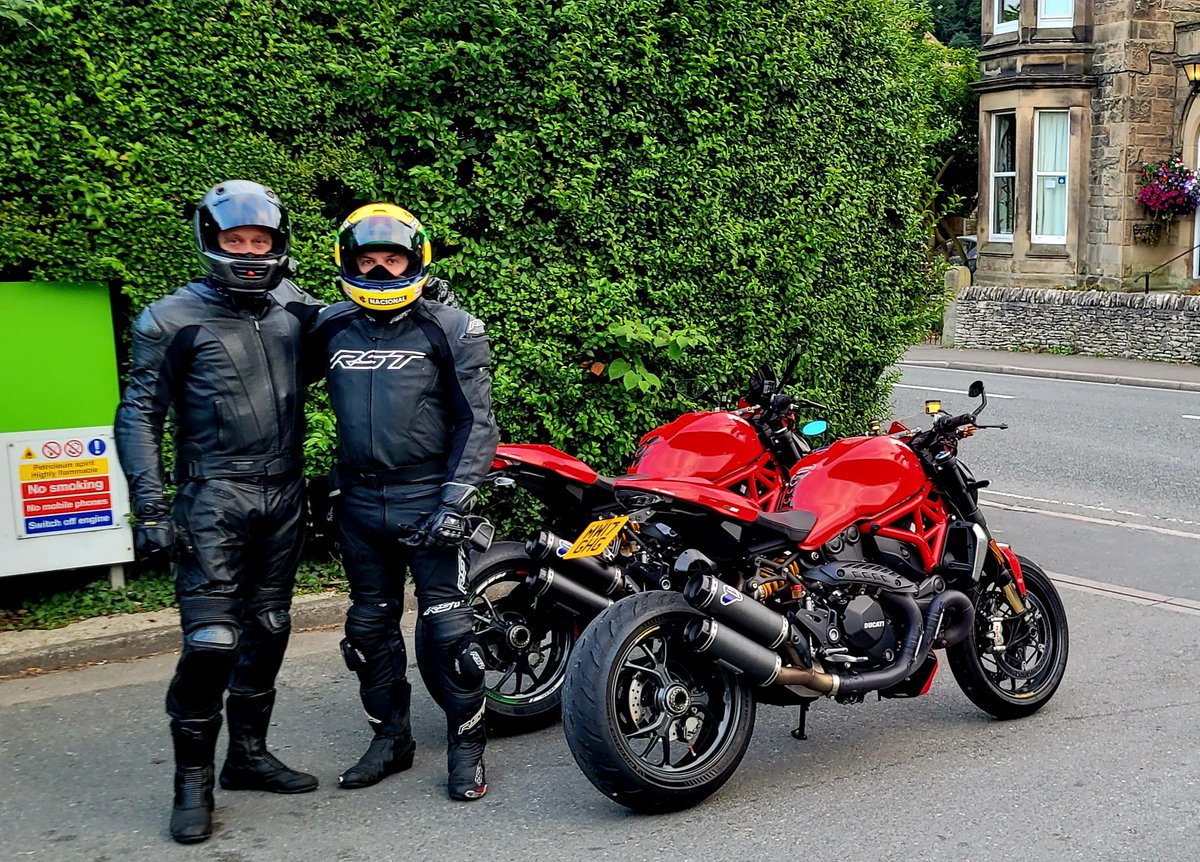 in 23 the multi got very little use, how damn good  the 1200R was! I put in a 300 mile day on it yes i ached but you could do it if you had too. It can corner and you can power up still at a hefty lean angle. and boy can it stop. And the 1 on the right is up for sale. Not mine☝️