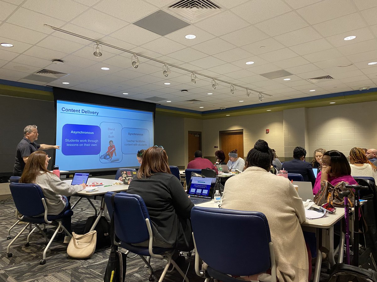 PDS, Eric Tucker, expressed how Imagine Purpose can be used asynchronously or synchronously to address students’ needs.  During the Imagine Learning training for Huntsville City Schools they discussed how this is helpful along with the translation options. ##imaginelearning