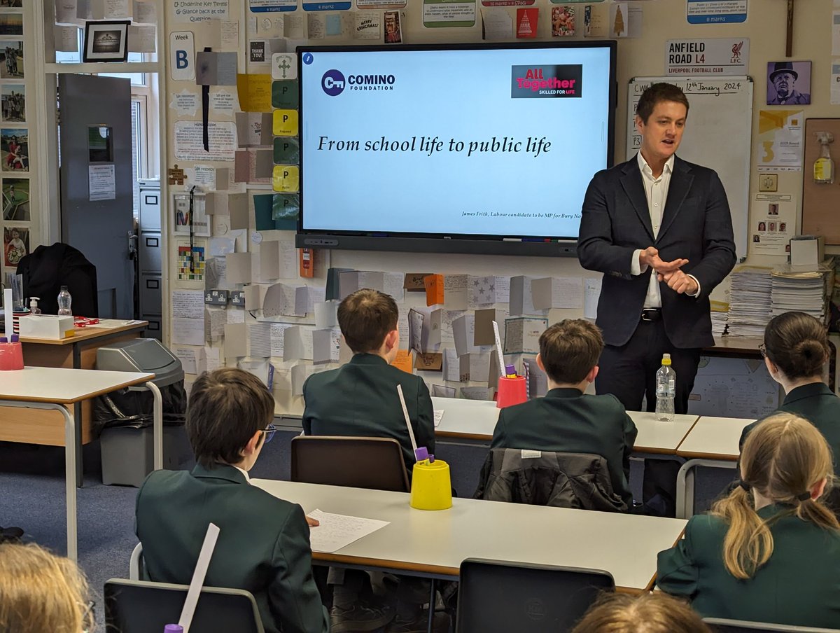 It's great to have 30 students listening to <a href="/JamesFrith/">James Frith MP</a> talking about Politics and From School Life to Public Life. He's already being grilled on the <a href="/NHSuk/">NHS</a> <a href="/buryfcofficial/">Bury Football Club</a> <a href="/10DowningStreet/">UK Prime Minister</a> and@Keir_Starmer. Thank again to <a href="/CcComino/">NWCC</a> for organizing this event. #shakers