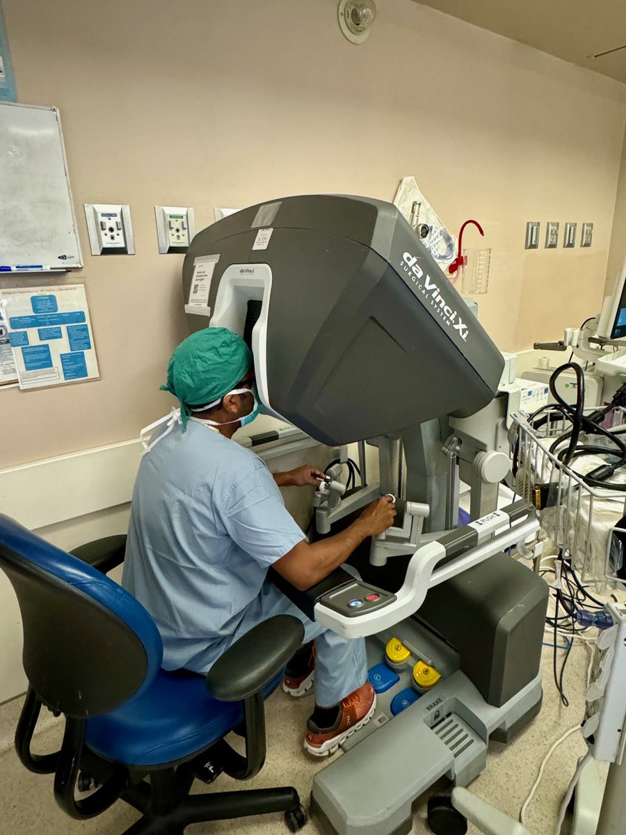 Tulane_Surgery's tweet photo. Exciting milestone at EJ! Dr. Adarsh Vijay, leading the "Division of Transplant and Hepato-Pancreato-Biliary Surgery," successfully conducted the inaugural Robotic Whipple Procedure for an ampullary cancer patient yesterday. We are so grateful for the warm welcome! #tulanesurgery https://t.co/RELLGNvOz1