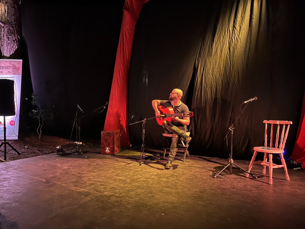 Albertolopezfl's tweet photo. Anoche, concierto en Punta del diablo (Uruguay) con mi gente querida Valeria Galán y Jona Acosta. Al ataque!! https://t.co/cIZIIweVXl