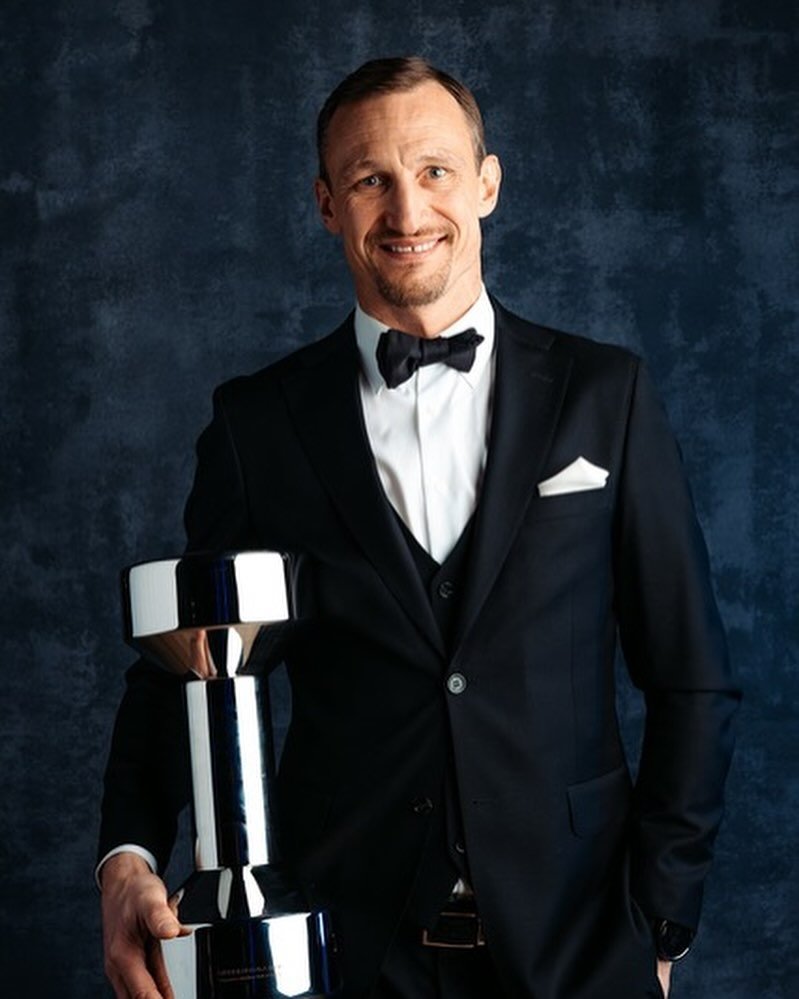 AnythingLFC_'s tweet photo. Congratulations to Sami Hyypia who was included to the Finnish Sport Hall of Fame last night 👊 https://t.co/JgEJtyqouG
