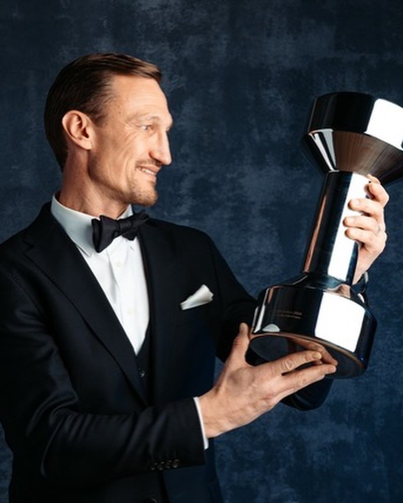 AnythingLFC_'s tweet photo. Congratulations to Sami Hyypia who was included to the Finnish Sport Hall of Fame last night 👊 https://t.co/JgEJtyqouG