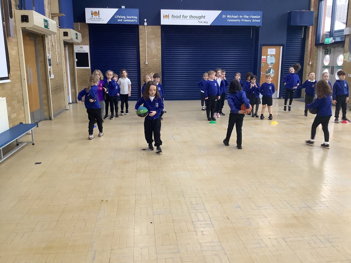st_michaels_ham's tweet photo. Unbelievably fun afternoon with the Mersey Mavericks! Thank you so much for such a brilliant first session and congratulations to our certificate winners! Is it next Friday yet!? 😂 We just can’t wait! #Year1 #SMITHPE https://t.co/A0gMwdH0lP