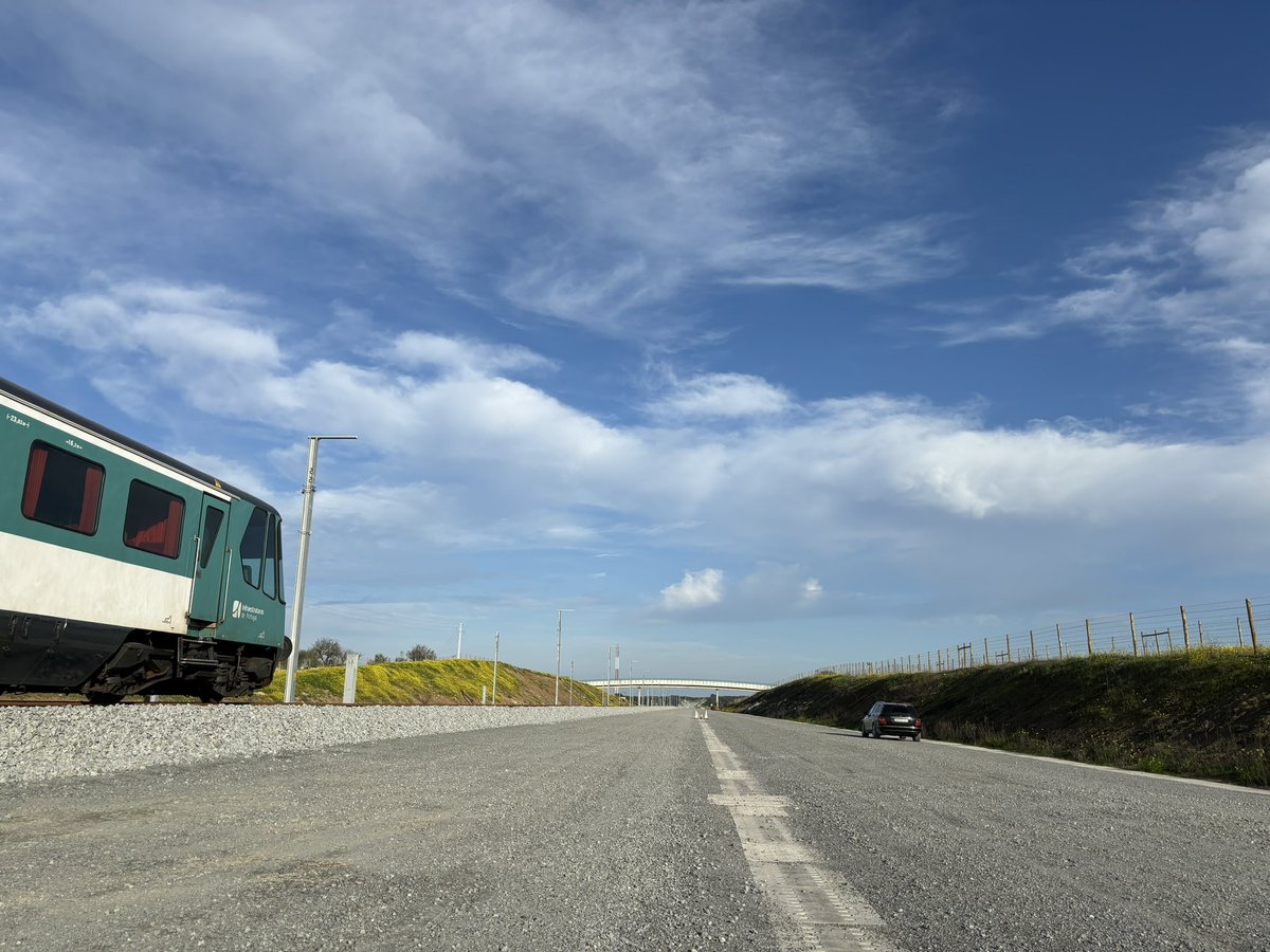rubenlmartins's tweet photo. Que bonito isto está ❤️ o primeiro troço de alta velocidade em Portugal está quase pronto.

 (Lisboa)-Évora-Badajoz-(Madrid), apta a 250 km/h entre Évora Norte e Elvas: https://t.co/LDLawzBIGj