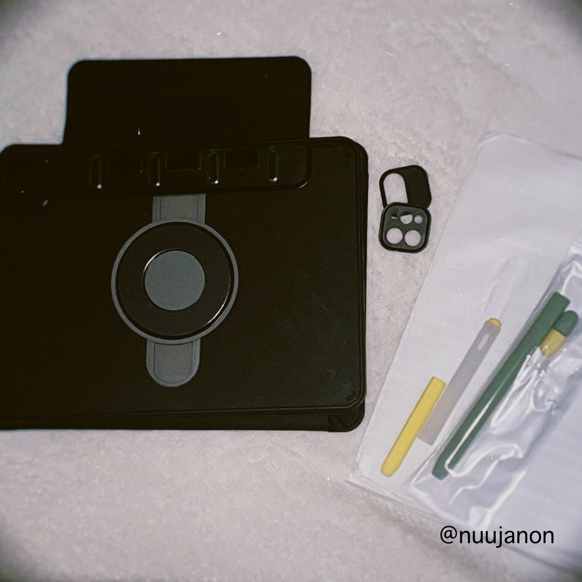 nuujanon's tweet photo. ส่งต่อเคส ipad pro รุ่น 11 นิ้ว 

• สภาพดีใช้งานไม่ถึง 5 วัน
• ซื้อมา 800฿ ขายต่อ 730฿ รวมส่งค่ะ
• แถมปลอกปากกา gen 2 ให้ 2 อัน
• แถมฟิล์มกันรอยของ ipad pro 11
• เป็นเคสแม่เหล็กแบบหมุนได้ 360องศา ถอดปกได้ ปรับระดับสูง-ต่ำได้ค่ะ 

#เคสไอแพด #เคสไอแพดมือสอง #ส่งต่อเคสไอแพด https://t.co/PIUGBV6voW