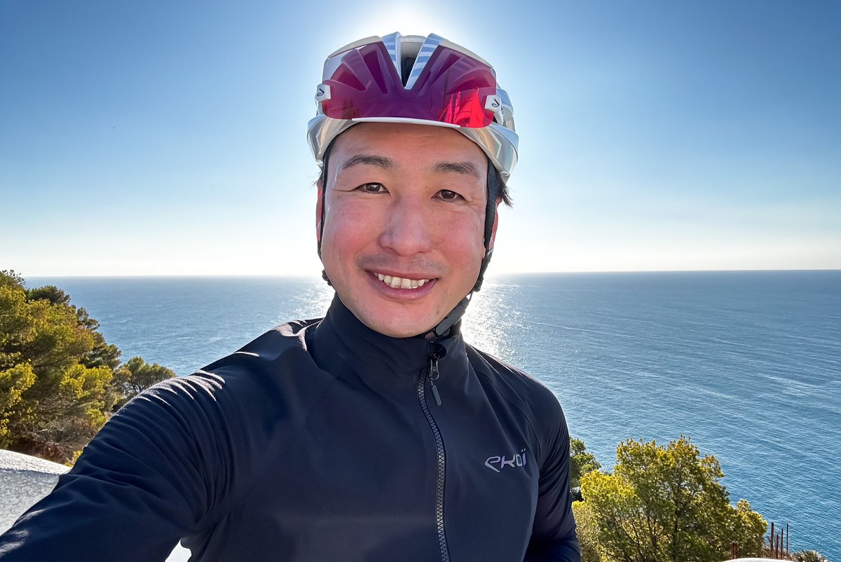 Fumybeppu's tweet image. 今スペインのバレンシア州のデニアに来ています🍊
この辺りは多くのプロチームがトレーニングキャンプ地として訪れるサイクリストの聖地で自身も何度も走ったことのある思い出の地です。
やっぱりスペインの太陽の日差しが眩しい☀️
Vamos a la playa 🏖️ #Ekoi