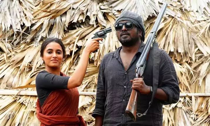 iammoviebuff007's tweet photo. #CaptainMiller - A Serious and Neat Role for @priyankaamohan ..⭐ The Second Half Gun scene received a good response in Theatres..🔥 https://t.co/xs1yBgXyJR