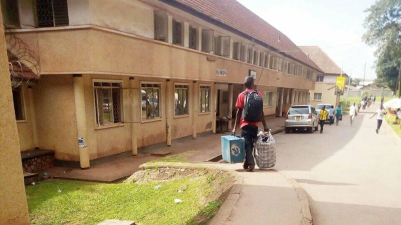 Suubi packs first-class degree <a href="/Makerere/">Makerere University</a>, trolled metallic suitcase, lands "Juicy Job"

From nothing to something.