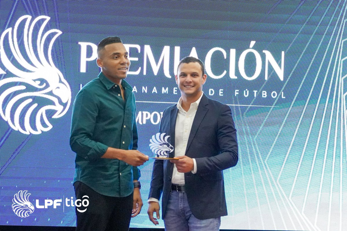 LPFpanama's tweet photo. ¡FELICIDADES 'MEMO'!⭐️
Samuel Castañeda del @sanfrafc_pa Portero Menos Vencido del Torneos Clausura 2023. @memoCastaneda25
#PremiosLPF https://t.co/RvpX8hHTRx