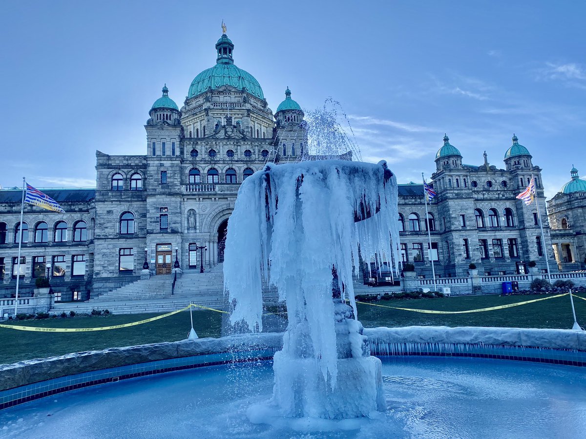 The fountain at the B.C. Legislature is frozen. #bcpoli
