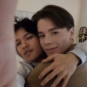 Baz_tomm's tweet photo. Hola ✨soy Bita, tengo 20, soy de 🇲🇽 y amooo Young Royals. Estoy en el fandom desde julio del 2021 pero casi no interactuó.
No puedo esperar para ver la tercera temporada !!! 💜
YOUNG ROYALS BABY!! 👑
#IntegrationYoungRoyals https://t.co/49U9cT7XIm
