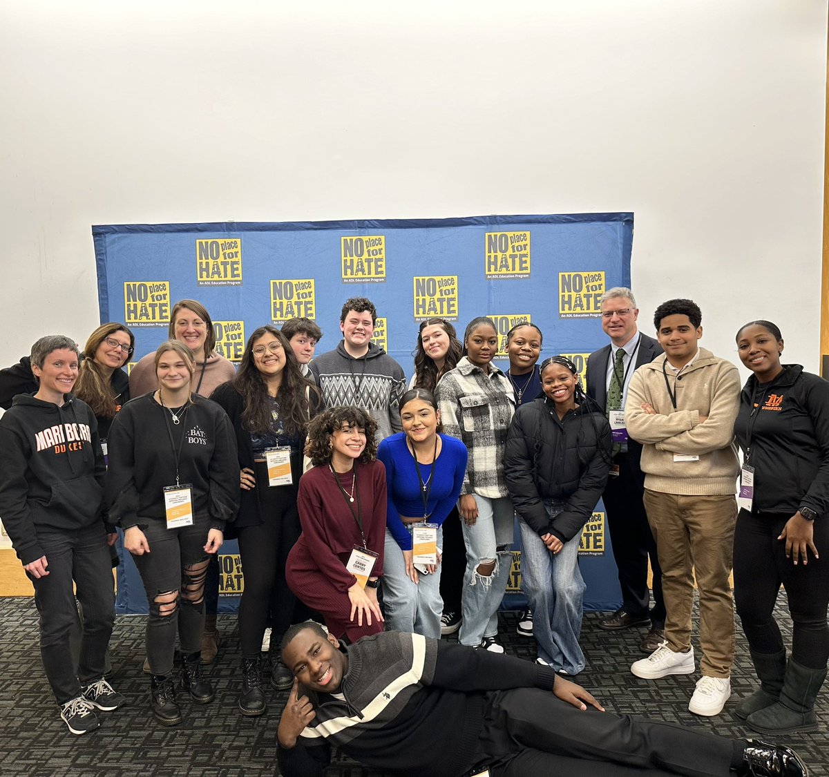 WoodburnMHS's tweet photo. Today’s No Place For Hate activity involved a visit to Siena College. Where colleagues and students worked together to identify ways to oppose prejudice. Including participation in anti-bias workshops, where everyone got a chance to highlight acts for change. https://t.co/74BVZkctod