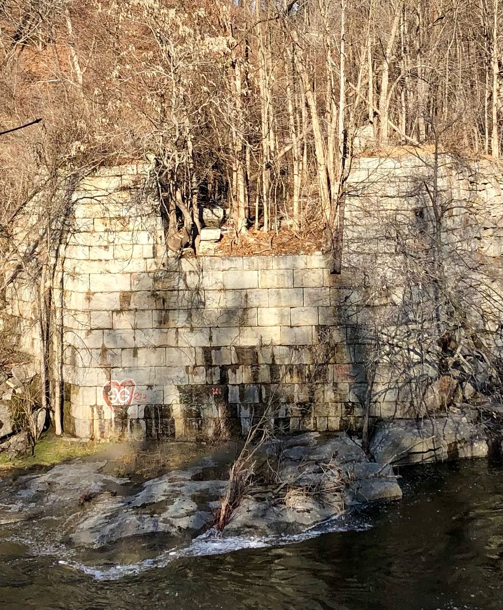 PerfectVehicle's tweet image. Normally I keep this stuff inside. Today, seeing this for the hundredth time, I reached the point of wanting to scream. This is a canal aqueduct designed by J.A. Roebling, years before the Bklyn Bridge. Right out in the open. Few people know or understand what it is.
1/3