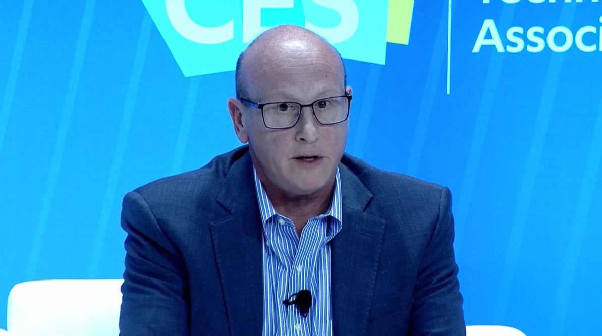 OmdiaHQ's tweet image. Recapping #Omdia's #CES2024 panel on #SmartCars: #OEMs and #suppliers are exploring #differentiation. According to Rob Boetticher from @awscloud, both will blend domains in #software-defined smart cars, ushering in a new paradigm. Watch for insights: live.ces.tech/detail/6344513…