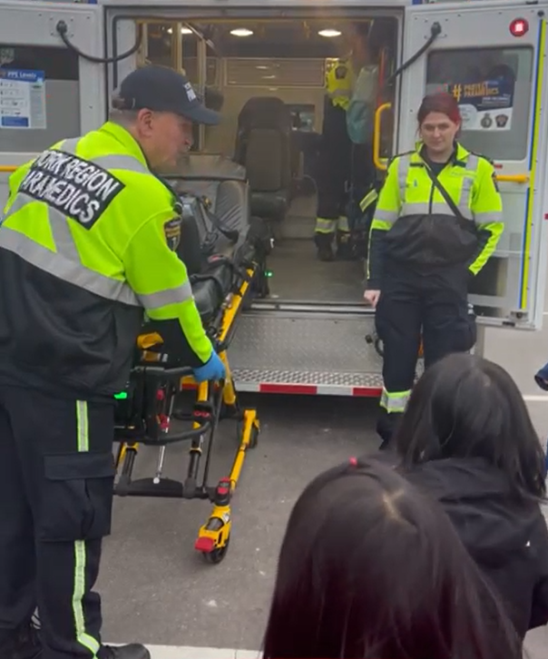YorkParamedics's tweet photo. Our dedicated paramedics enjoy engaging with our community and showcasing life-saving equipment. 🚑
Let's help foster a safe and healthy community. https://t.co/wIBZsQkU11