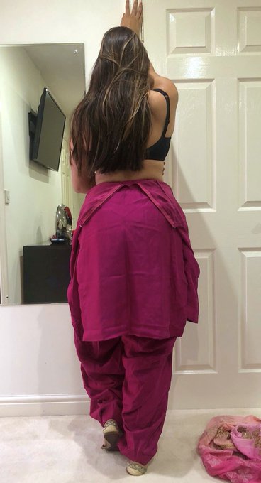 Undress me with your eyes...👄 https://t.co/uNhzwEpAR1