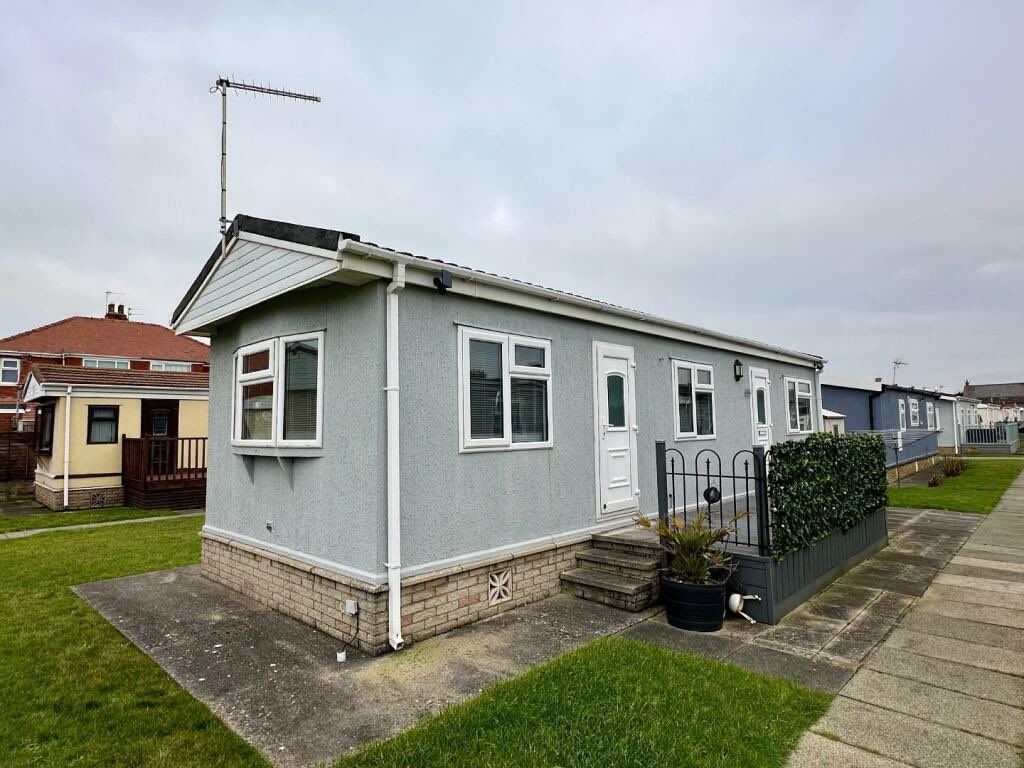 Hunters_BPL's tweet image. ✨NEW PROPERTY FOR SALE✨
Sunnyhurst Park, Blackpool
£60,000
**IMMACULATE 1 BED DETACHED PARK HOME IN A GREAT SPOT ON A POPULAR RESIDENTIAL SITE**
Call 📞 Hunters Blackpool on 01253 362640 to arrange a viewing. 
#1bed #Immaculate