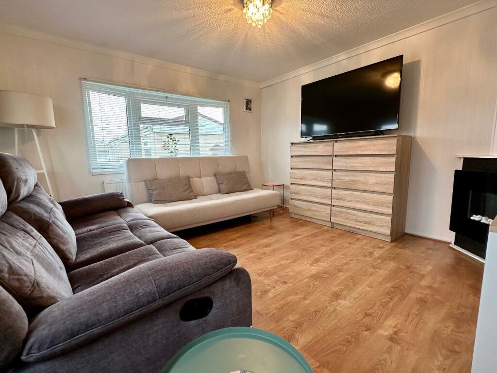 Hunters_BPL's tweet image. ✨NEW PROPERTY FOR SALE✨
Sunnyhurst Park, Blackpool
£60,000
**IMMACULATE 1 BED DETACHED PARK HOME IN A GREAT SPOT ON A POPULAR RESIDENTIAL SITE**
Call 📞 Hunters Blackpool on 01253 362640 to arrange a viewing. 
#1bed #Immaculate