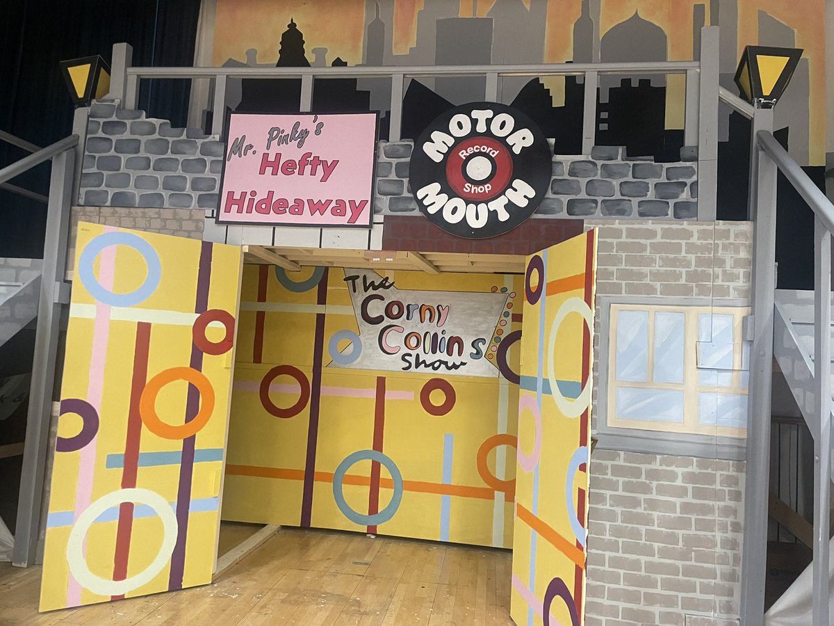 A sneak peak of the set for our musical ‘Hairspray’ !!! Huge congratulations to our TY’s for working so hard on this stage since October. We can’t wait to see the fabulous cast in situ on Wed 24th/Thurs 25th/ Fri 26th January! Tickets on sale now!!!! 🎭🎨🖌🎵🎹🎤