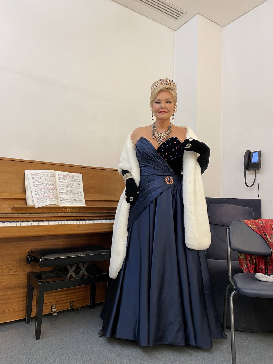 READY STEADY GO 🎶❤️‍🔥

#Klytämnestra 💃 #RoyalOperaHouse #ElektraOpeningNight