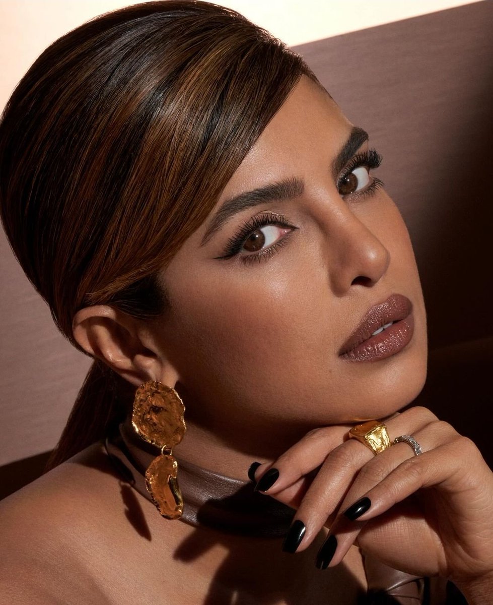 aKm07's tweet image. You Take My Breath Away Queen @priyankachopra Indeed 
Graceful Elegant And Sheek !!!
Love You So Much #PriyankaChopra
Love These #MaxFactor Glam Shots Fabb Indeed 
🌸💖🧿✌️