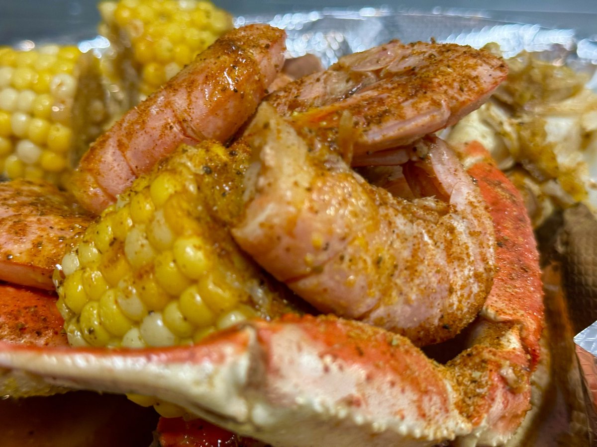 Happy TGIF!! The Royal Red #Shrimp are here!! Get’em while supplies last! #bestshrimpever #shrimpandsnocrab #RoyalReds FRESH GULF SHRIMP Oak Court Mall 11-7pm