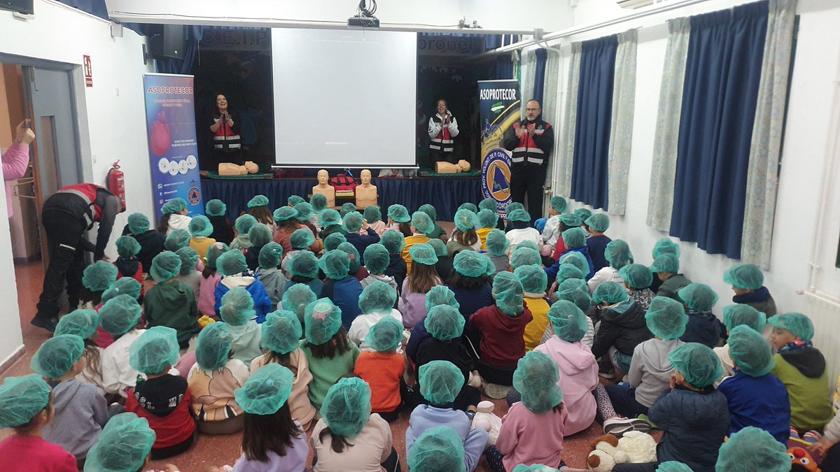 asoprotecor's tweet photo. Hoy hemos estado dando Forma en el colegio de RCP en el colegio CEIP DOÑA MARIA CORONEL de Aguilar de la Frontera.
#Cardiomartón
#Formacióncolegio
#autoprotección
#Asoprotecor https://t.co/vCeYiwGRYJ