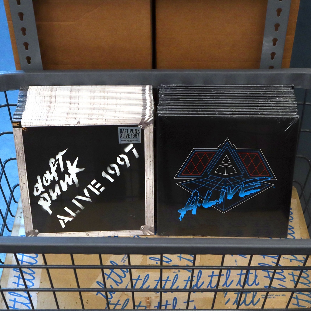 TurntableLab's tweet photo. ⫸ https://t.co/vGKyuykFqx
@daftpunk #alive1997 #daftpunk #alive2007 https://t.co/36X8Bni3rE
