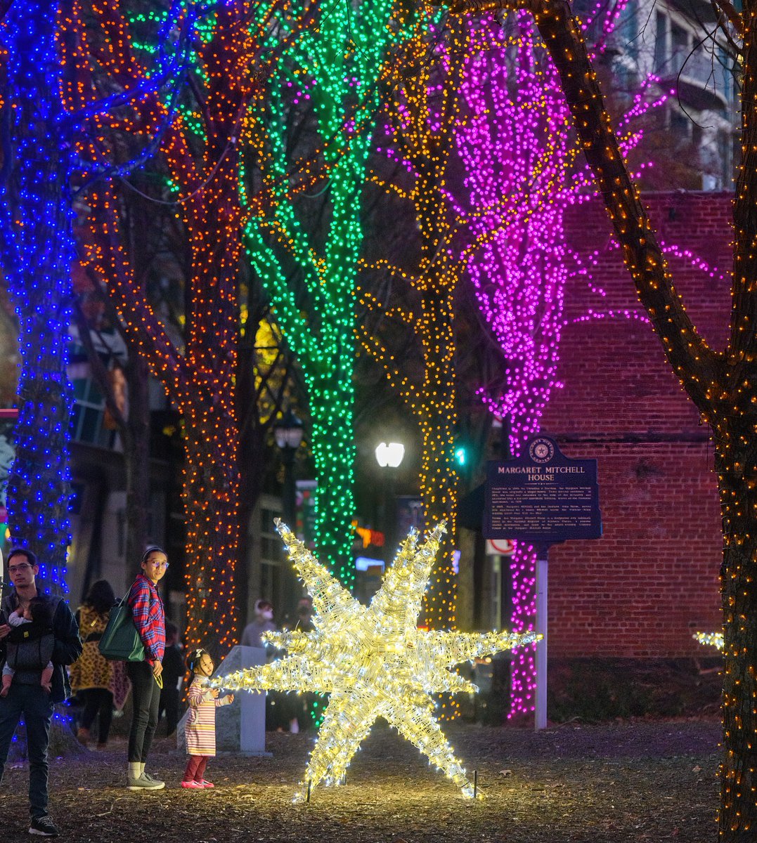 MidtownATL's tweet photo. Don't miss your chance to enjoy the holiday lights before they're gone until the next holiday season! 🤩✨ #MidtownBright #MidtownATL https://t.co/pscup4n8qq