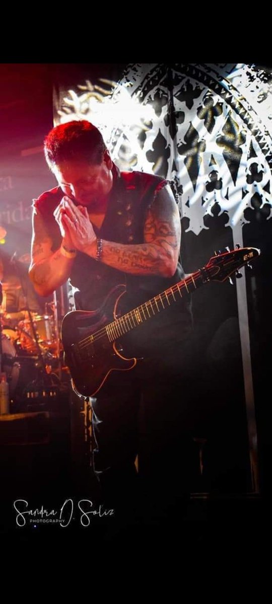 TheRudyRocha's tweet photo. Thank GOD it's Friday!
Blessings to you All.ð Stay warm & stay safe. #FreddieRecordsArtist #TheRudyRocha #3xgrammynominee #tejanohalloffame #tejanolegends #espguitars #InTuneGuitarPicks #sitstrings #emgpickups #meeaudio #tejano #rockero #blessed https://t.co/xyz2ItwTbb