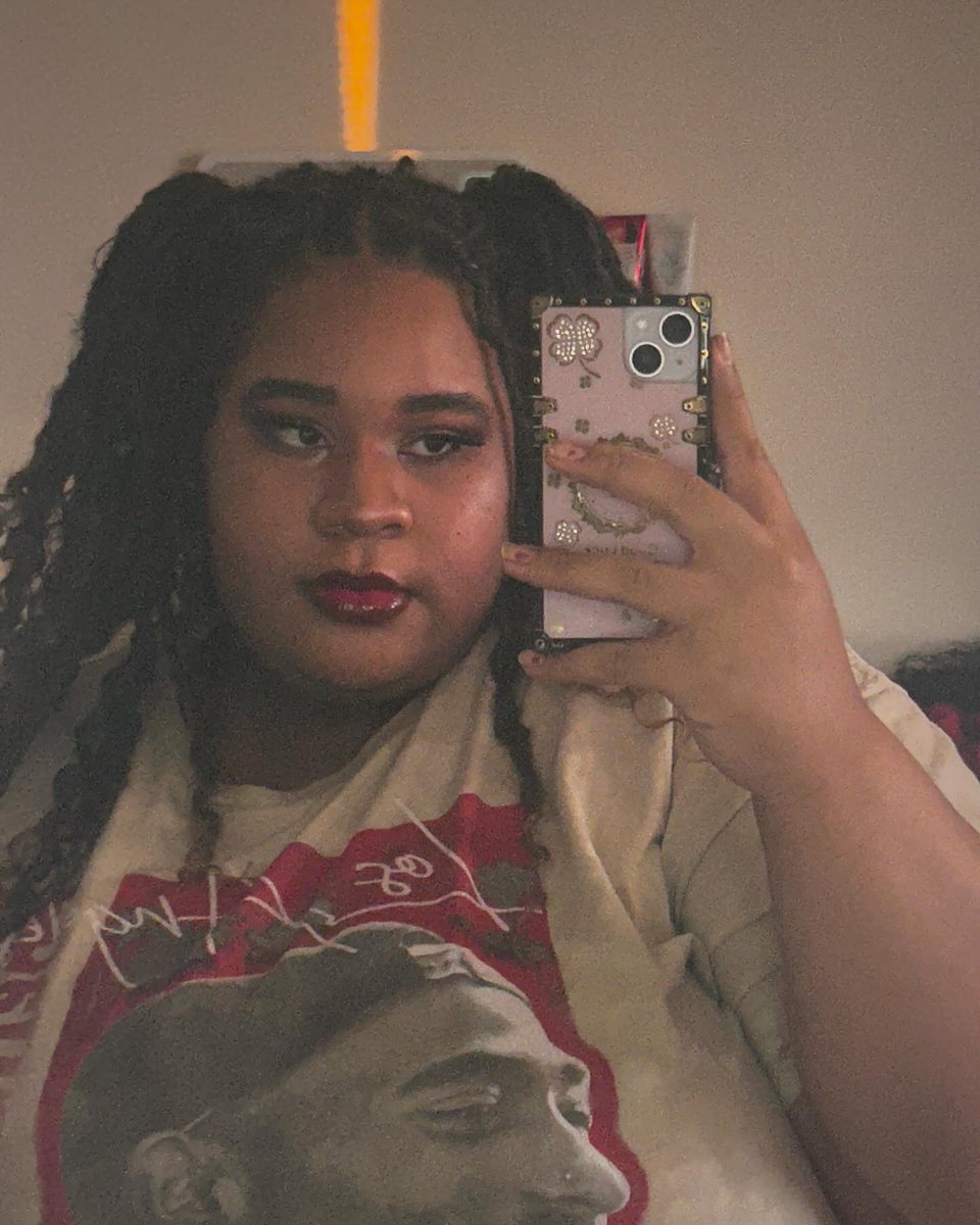 It’s so unforgiving how gorgeous I am 🤭

#plussizebaddie #Gorgeous #beautiful #selfie