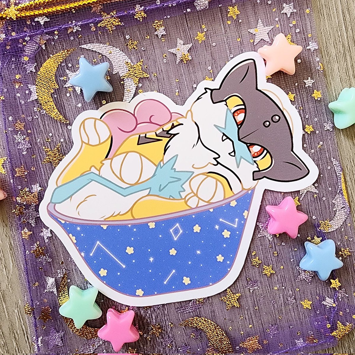 ComfyDwell's tweet photo. Look at this adorable Raikou in a cup...yeah he's stuck 🧁 https://t.co/Kaal8vP3cd