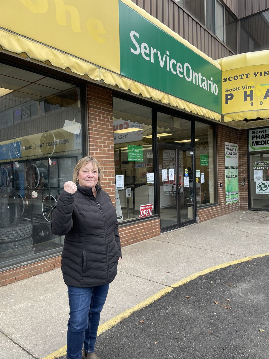 JennieStevens_'s tweet photo. Privatizing unionized public jobs? A unilateral decision that favours a US company?

Just another day in Ford’s Ontario.

Mixing Service Ontario and big business does nothing to serve Ontarians. #onpoli https://t.co/llILCJV7PP
