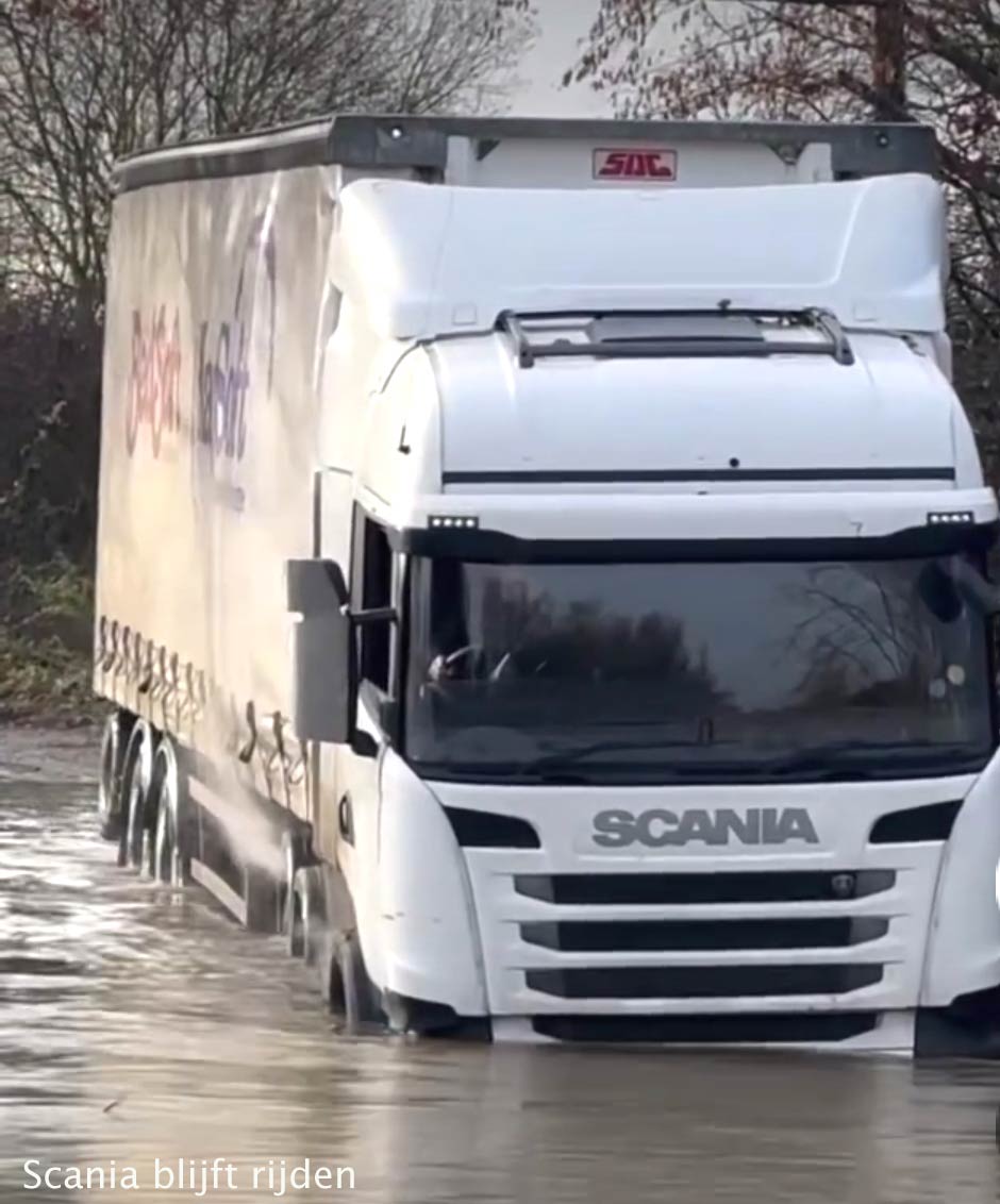 trucks_trailers's tweet photo. Welke trucks halen de overkant en welke niet? We verloten een paar kaplaarzen onder de goede inzenders https://t.co/OSbJHHbrT5 @nfz_katalog @distritrucks @VolvoTrucksNL @ScaniaNederland @ScaniaGroup @Iveco_Italy @OkTrucks https://t.co/d8eDh9jlqU