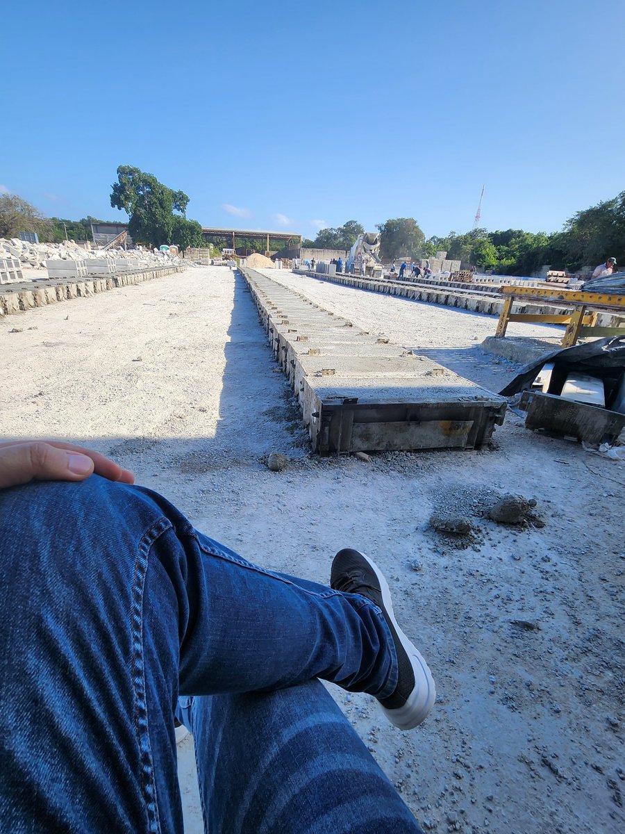 arqjauregui's tweet photo. Orgullosamente trabajando día y noche en PREFORMA
Para el proyecto del @TrenMayaMX en Playa del Carmen
#qroo
#trenmaya
#PREFORMA
#prefabricados https://t.co/jf9AzedxC5