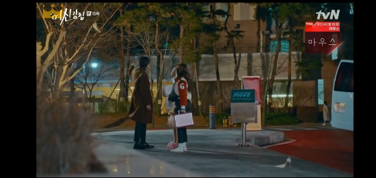 alwaysforglee's tweet photo. ela jogou o sapato longe só pra fazer a jukyung pegar, e ele foi lá e fez isso, seojun é bom demais #TrueBeautyEp15 https://t.co/qnSV06DIw0