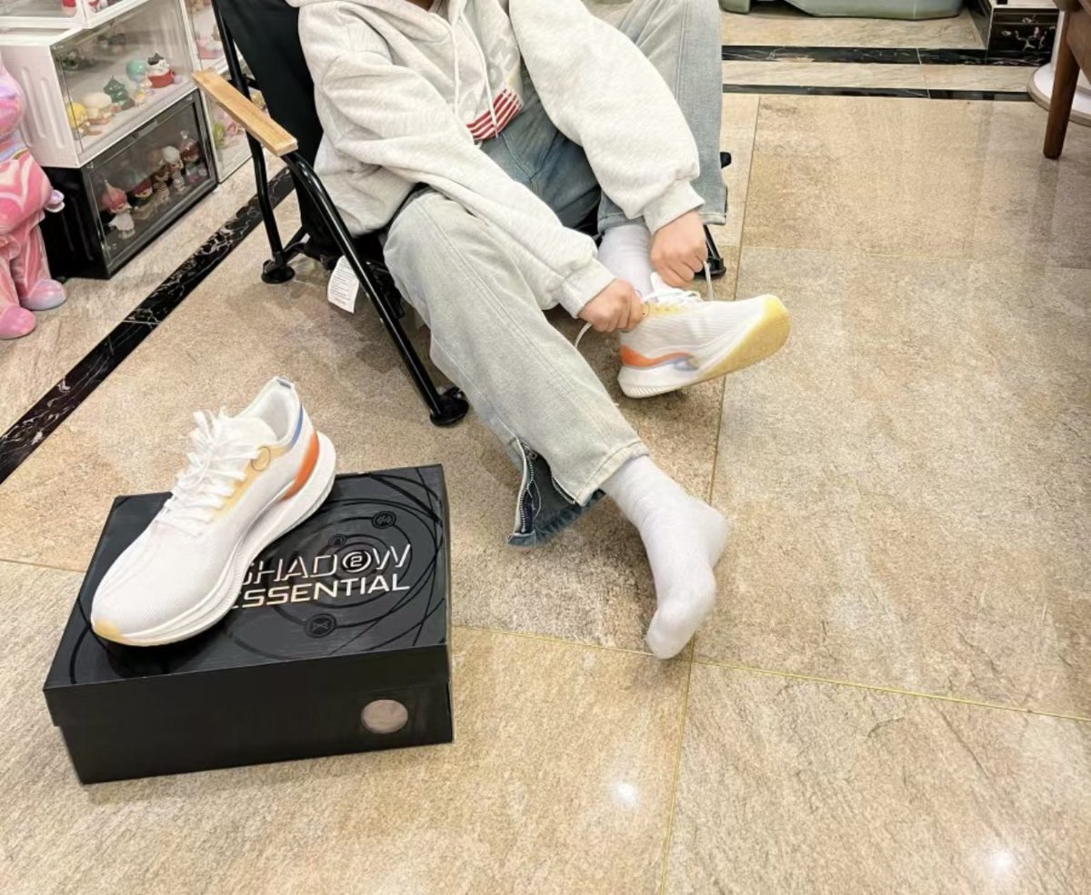 angresss's tweet photo. #正太 #弟弟 #白袜 晚上好 https://t.co/StHtajLzm2