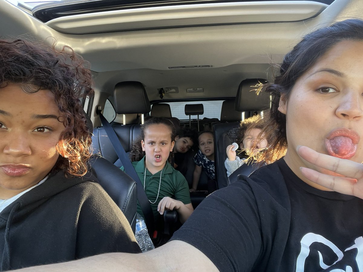 kluv777's tweet photo. Mommin’ ain’t easy! But it sure can be fun! #familypack #momforthewin #sillyfaces https://t.co/5wTBOpVlLd